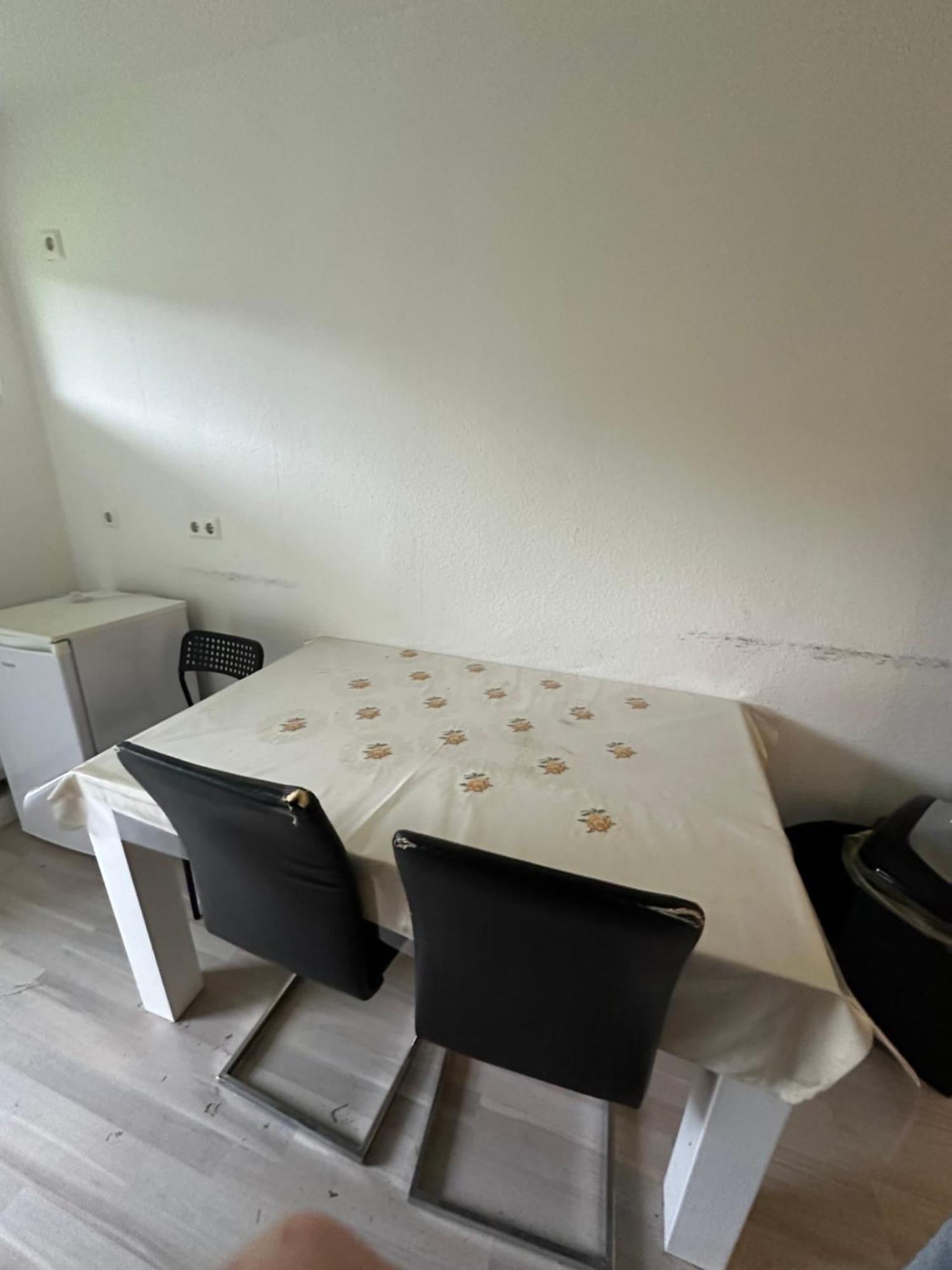 Montoer Und Studentenzimmer Bett Vermietung Ug1 Apartment
