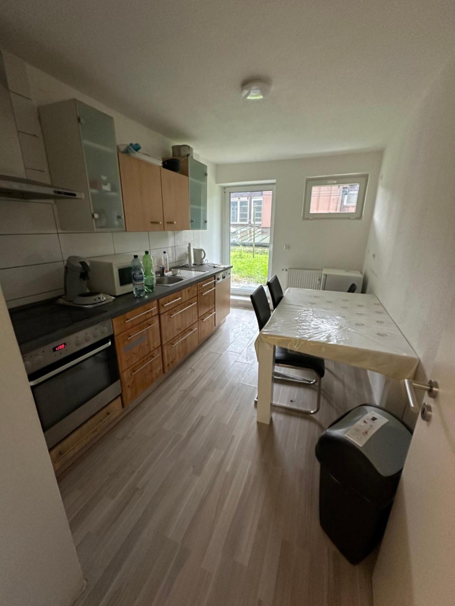 Apartment Montoer Und Studentenzimmer Bett Vermietung Ug1 *