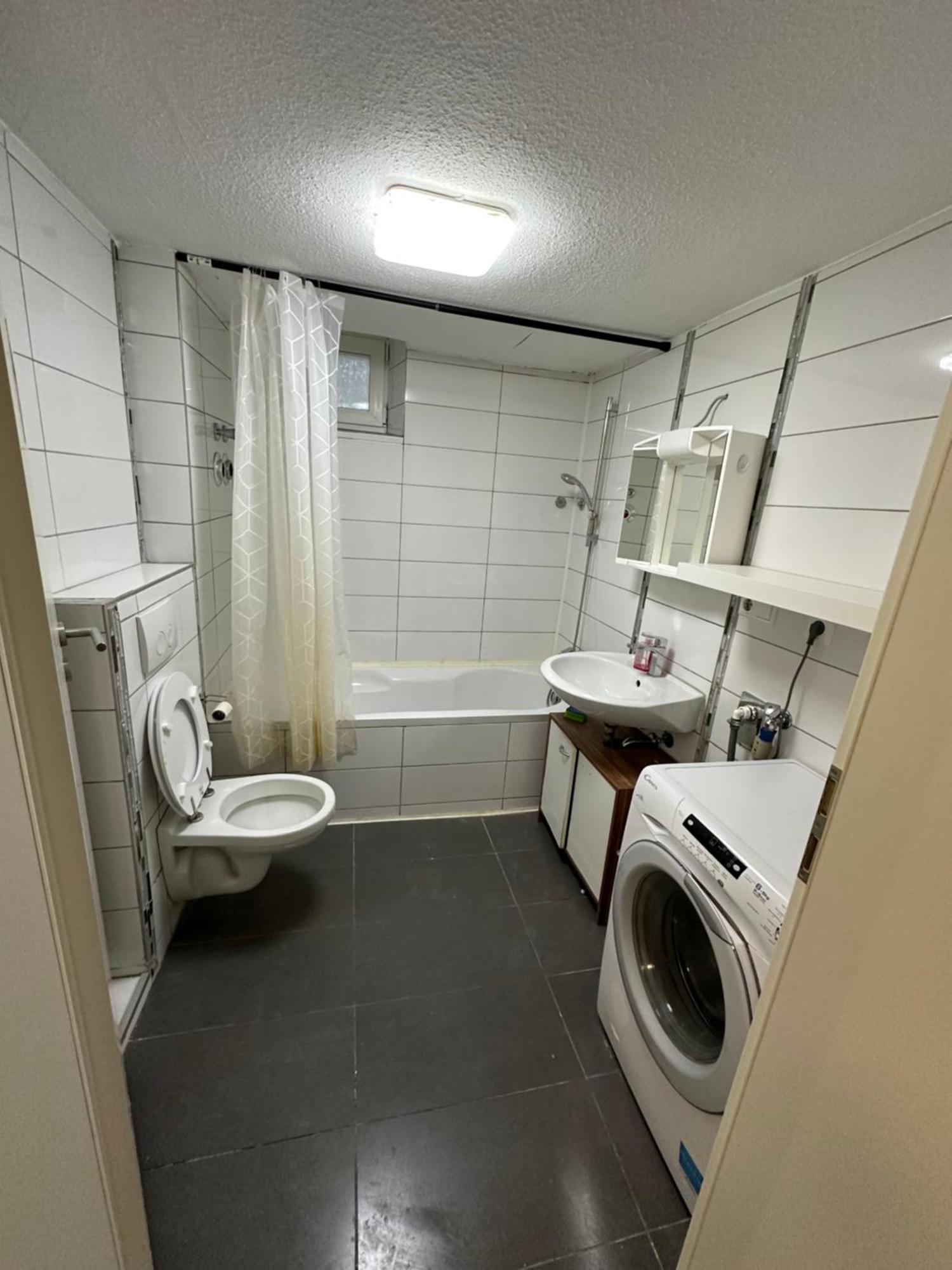 Montoer Und Studentenzimmer Bett Vermietung Ug1 Apartment